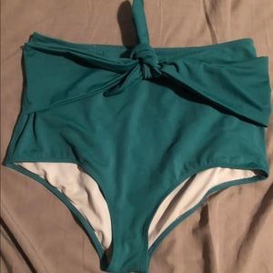 Kortni Jeane tie front bottoms. GALAPAGOS GREEN.